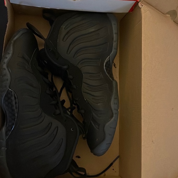 Nike ,6.5 boy’s, Black
